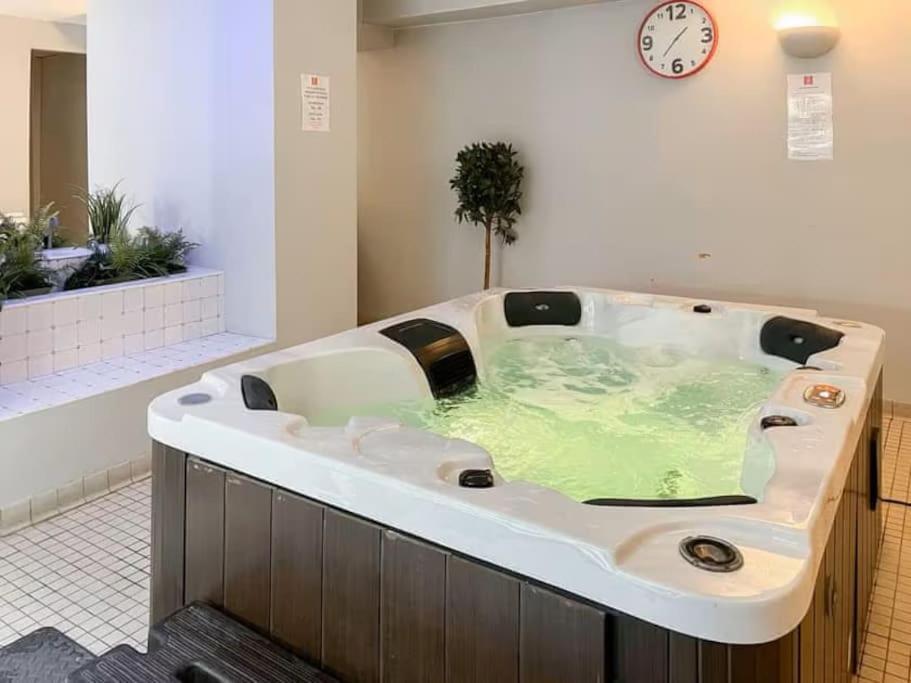Strathmore Apt Scarborough, Pool, Gym, Parking Buitenkant foto